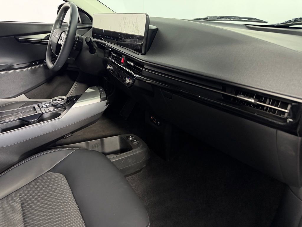 Used 2025 Kia EV6 Light w/ Light LR Technology Package image 32