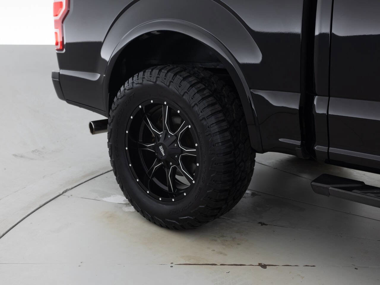 Used 2018 Ford F150 XLT w/ Equipment Group 302A Luxury image 21