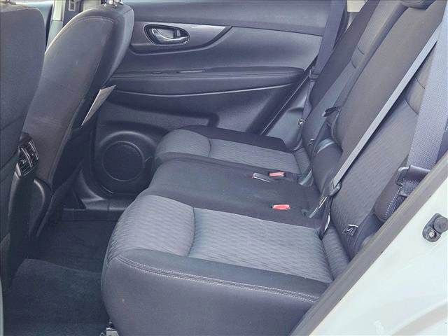 Used 2018 Nissan Rogue SV image 18