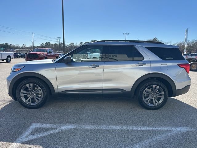 Used 2021 Ford Explorer XLT w/ Equipment Group 202A image 4