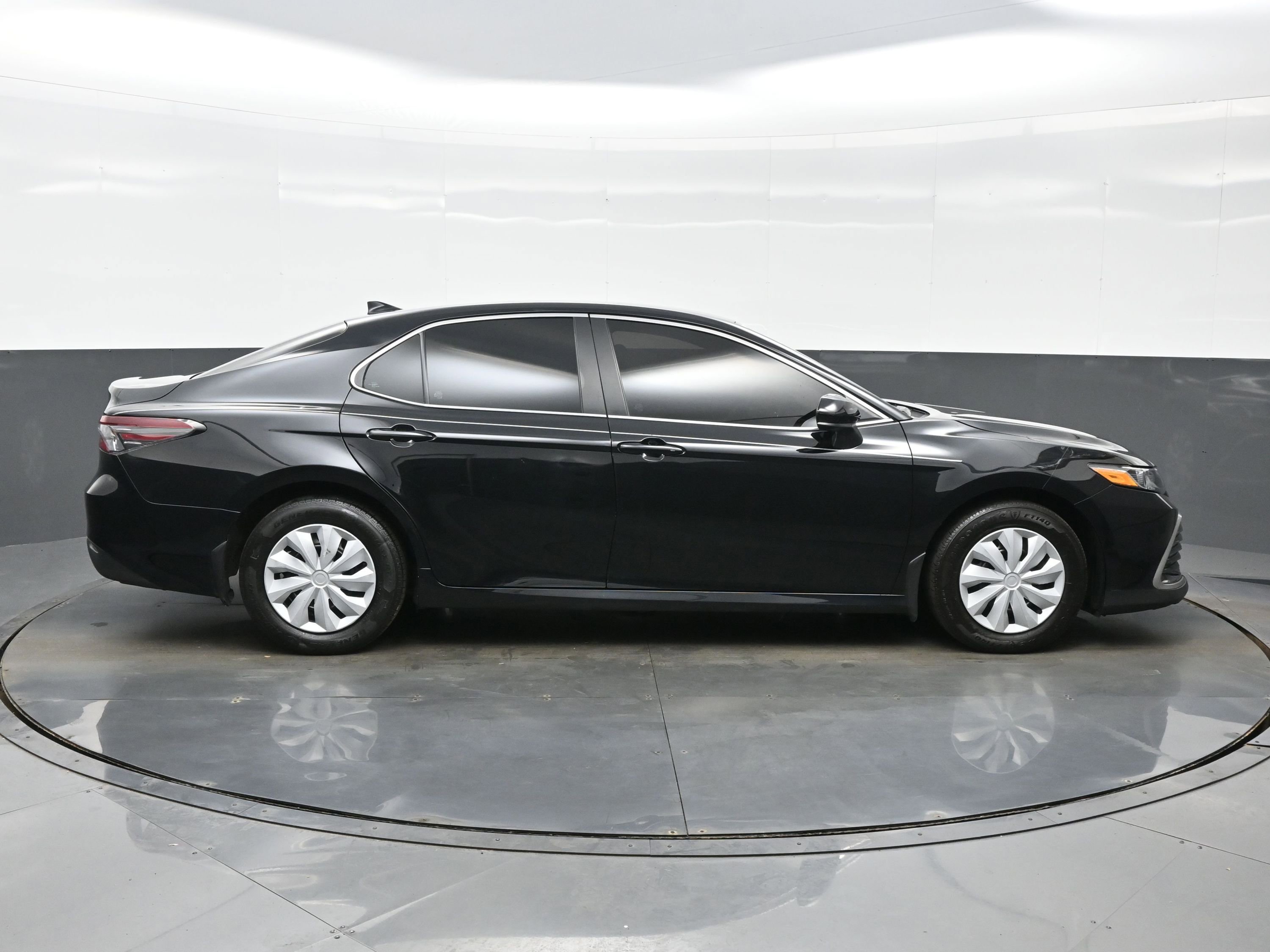Used 2023 Toyota Camry LE image 7