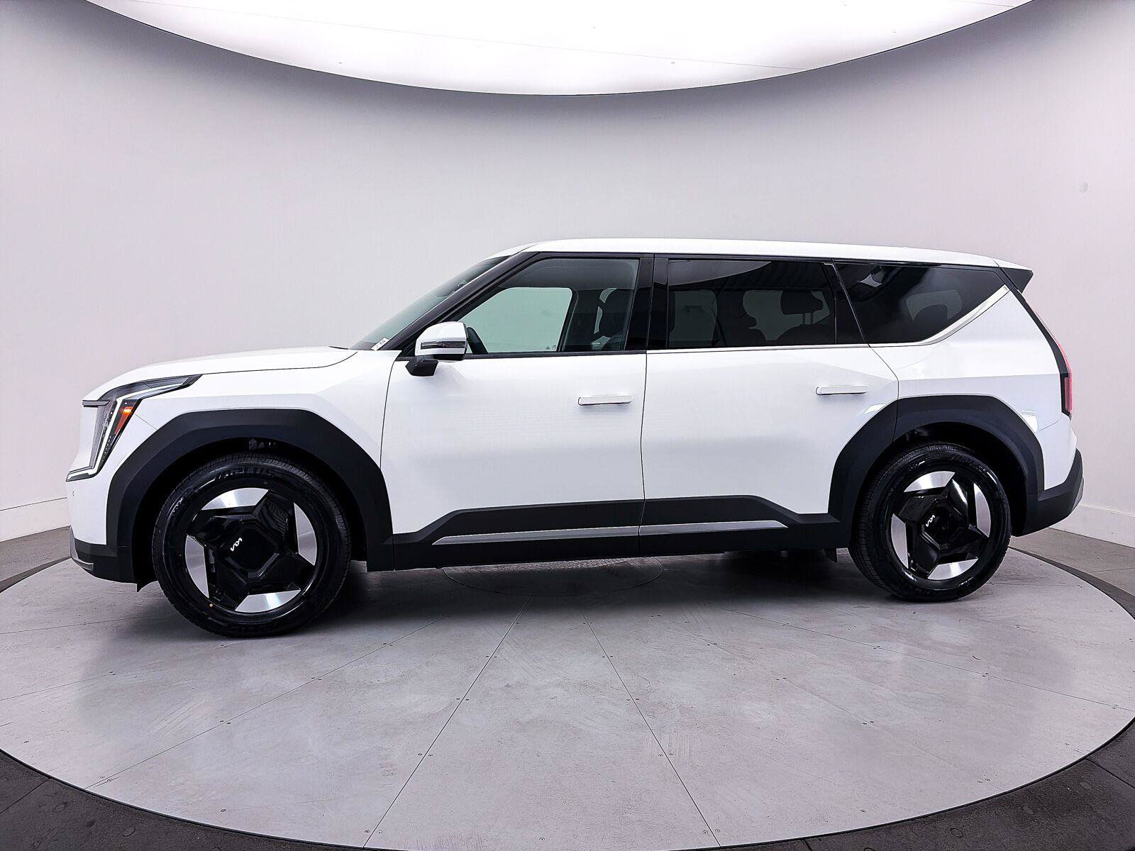 Used 2024 Kia EV9 Light Long Range RWD image 44