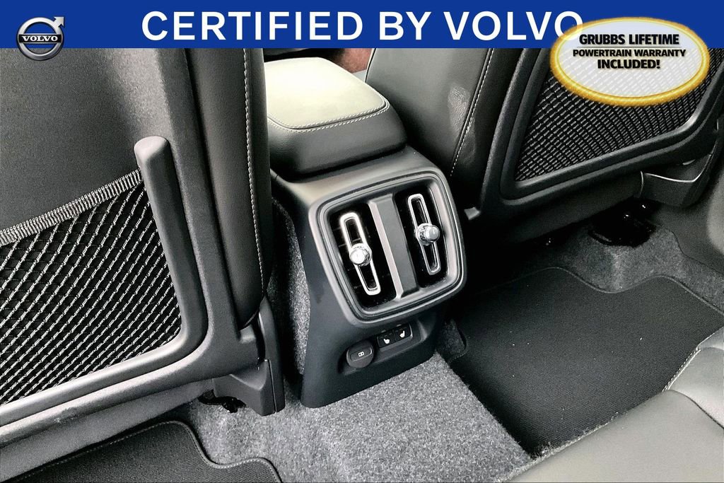 Certified 2025 Volvo XC40 B5 Core image 32