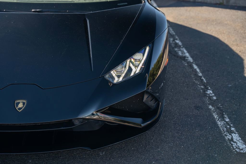 Used 2021 Lamborghini Huracan EVO RWD image 9