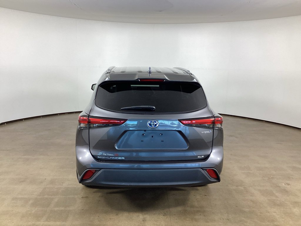 Used 2022 Toyota Highlander XLE AWD/4WD image 6