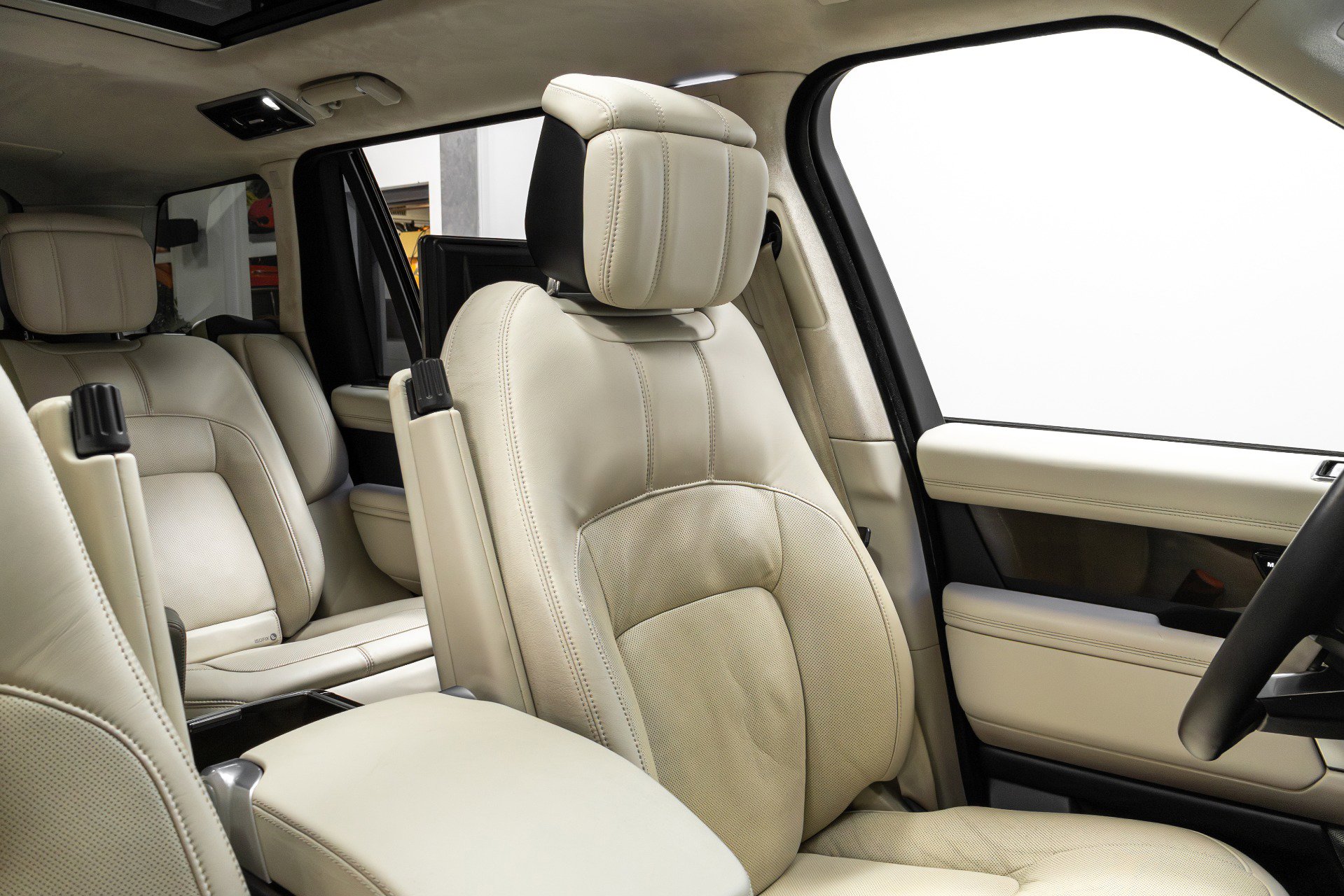 Used 2019 Land Rover Range Rover Long Wheelbase Autobiography image 18