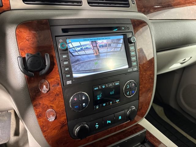 Used 2010 Chevrolet Tahoe LTZ AWD/4WD image 19