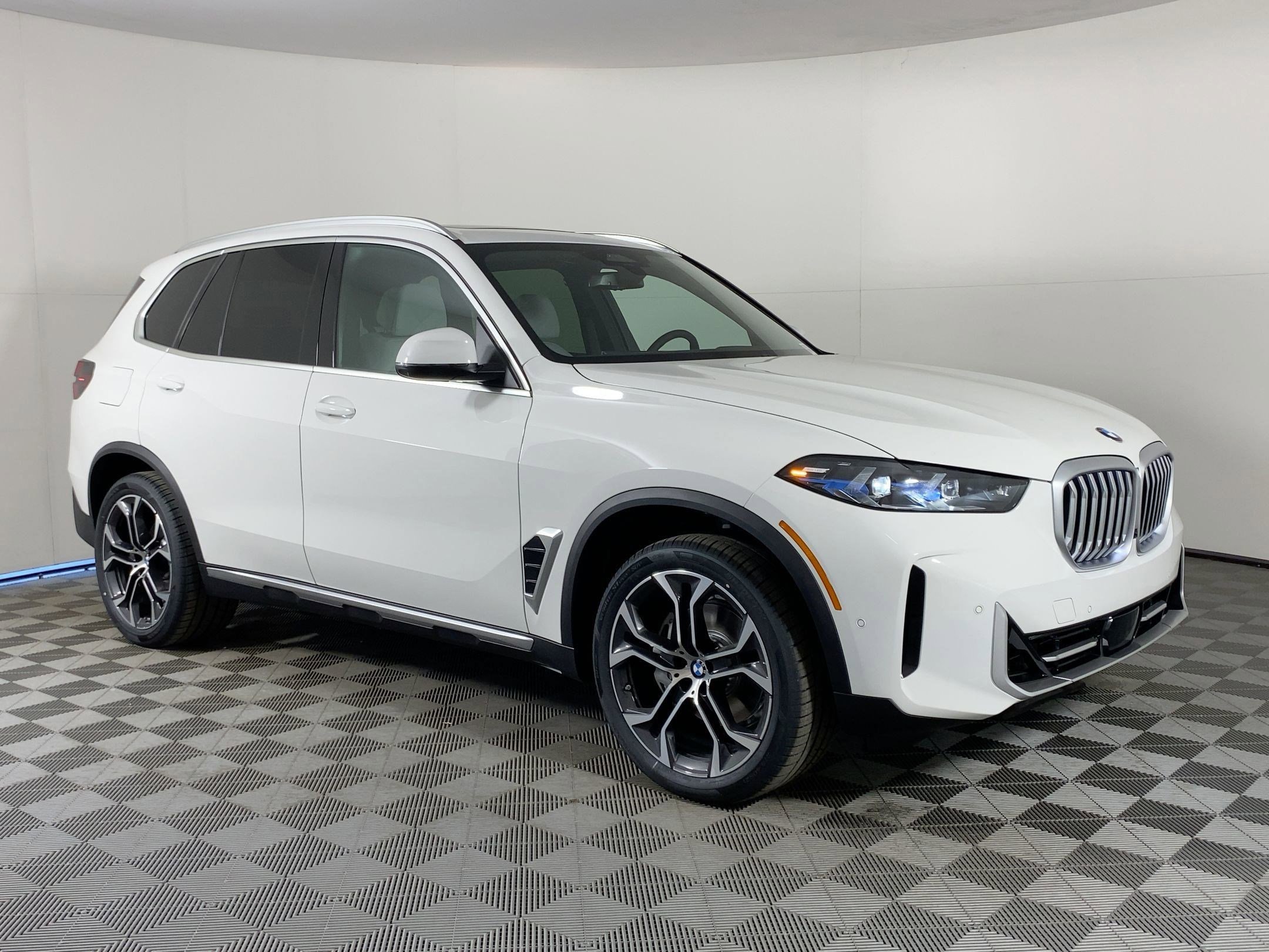 Used 2026 BMW X5 sDrive40i w/ Climate Comfort Package image 6