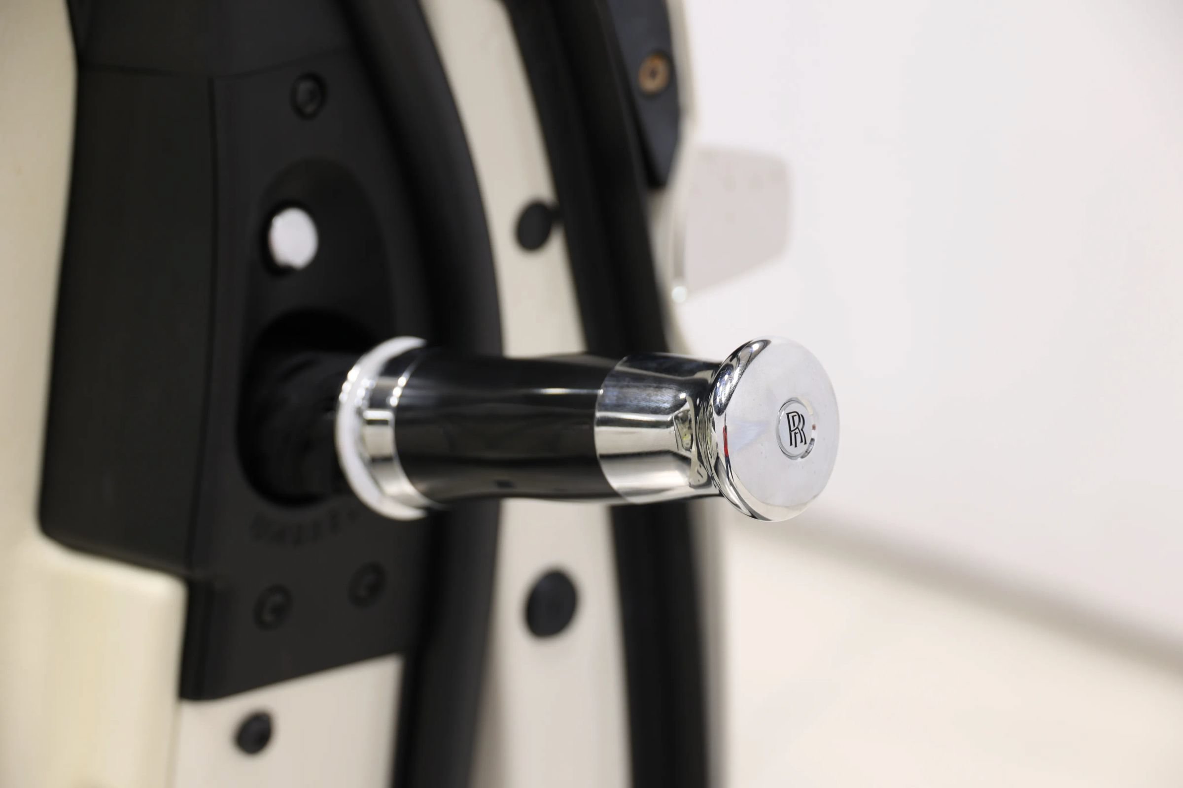 Used 2016 Rolls-Royce Ghost RWD image 98