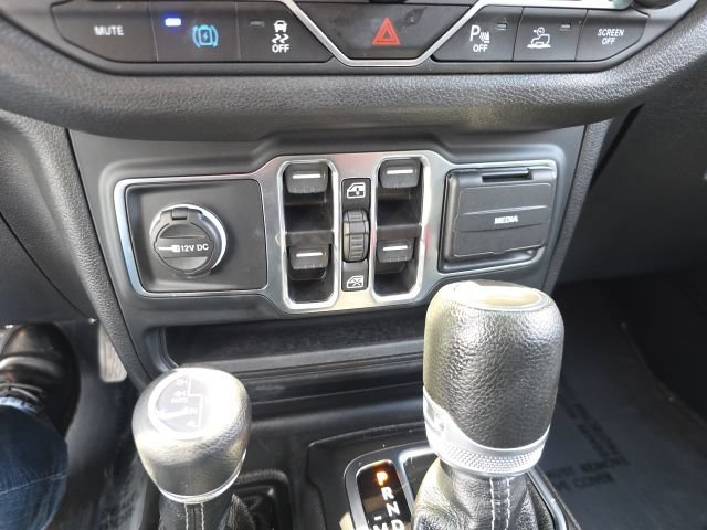 Used 2024 Jeep Wrangler Unlimited w/ Convenience Group AWD/4WD image 22