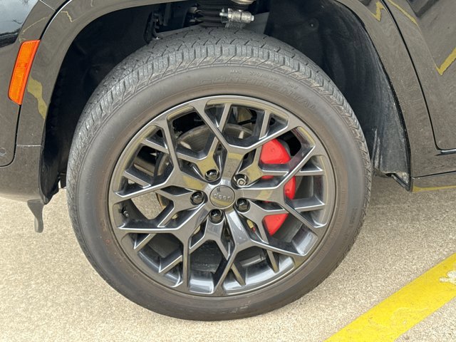 Used 2025 Jeep Grand Cherokee Summit AWD/4WD image 18