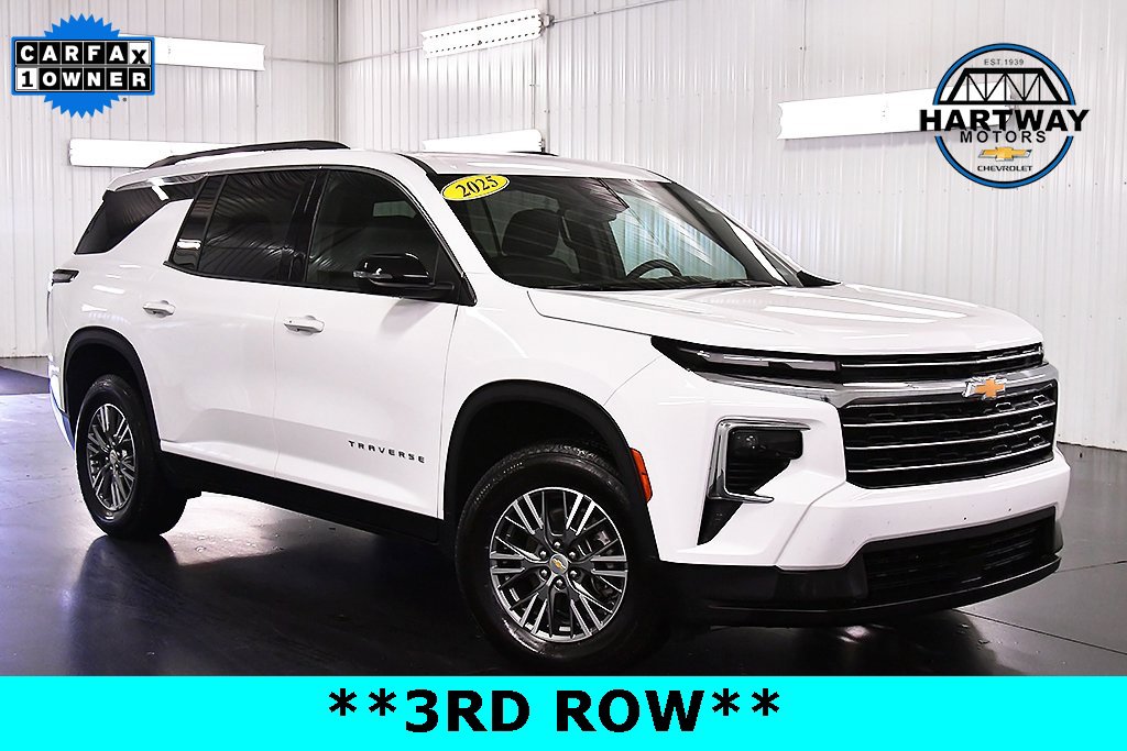 Used 2025 Chevrolet Traverse LT