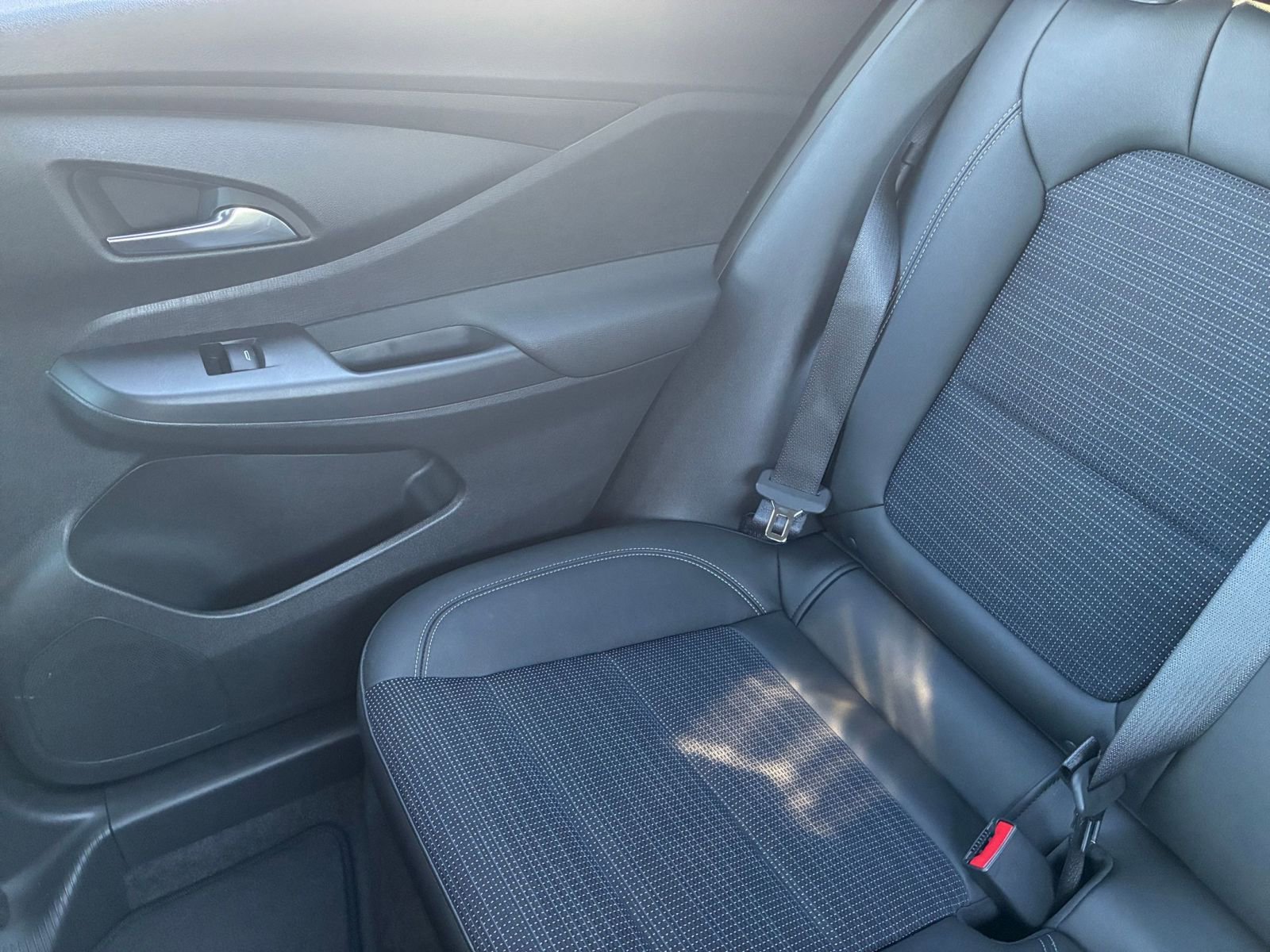 Used 2025 Buick Envista Preferred FWD image 38