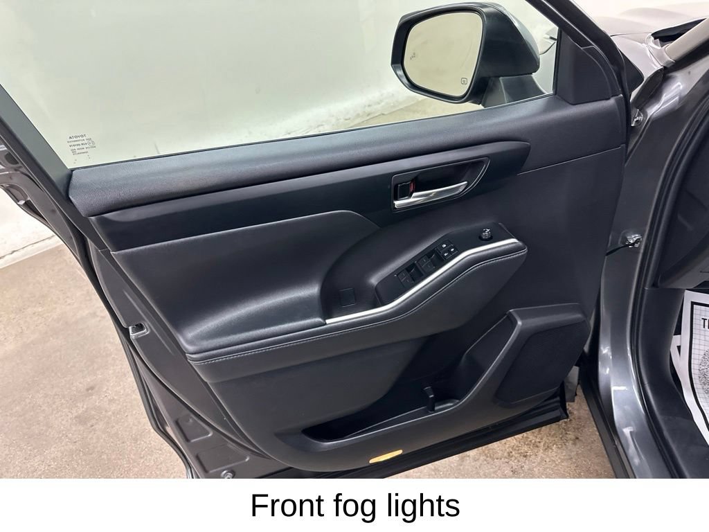Used 2022 Toyota Highlander XLE FWD image 37
