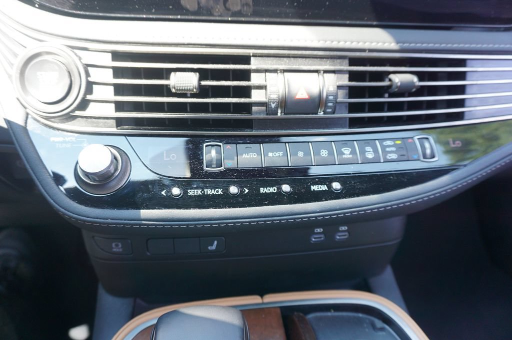 Used 2024 Lexus LS 500 RWD image 12