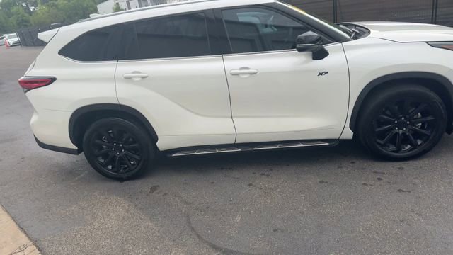 Used 2021 Toyota Highlander XLE FWD image 18