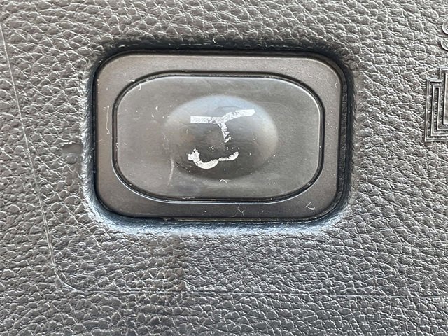 Certified 2018 Ford Edge Titanium w/ Equipment Group 301A image 9