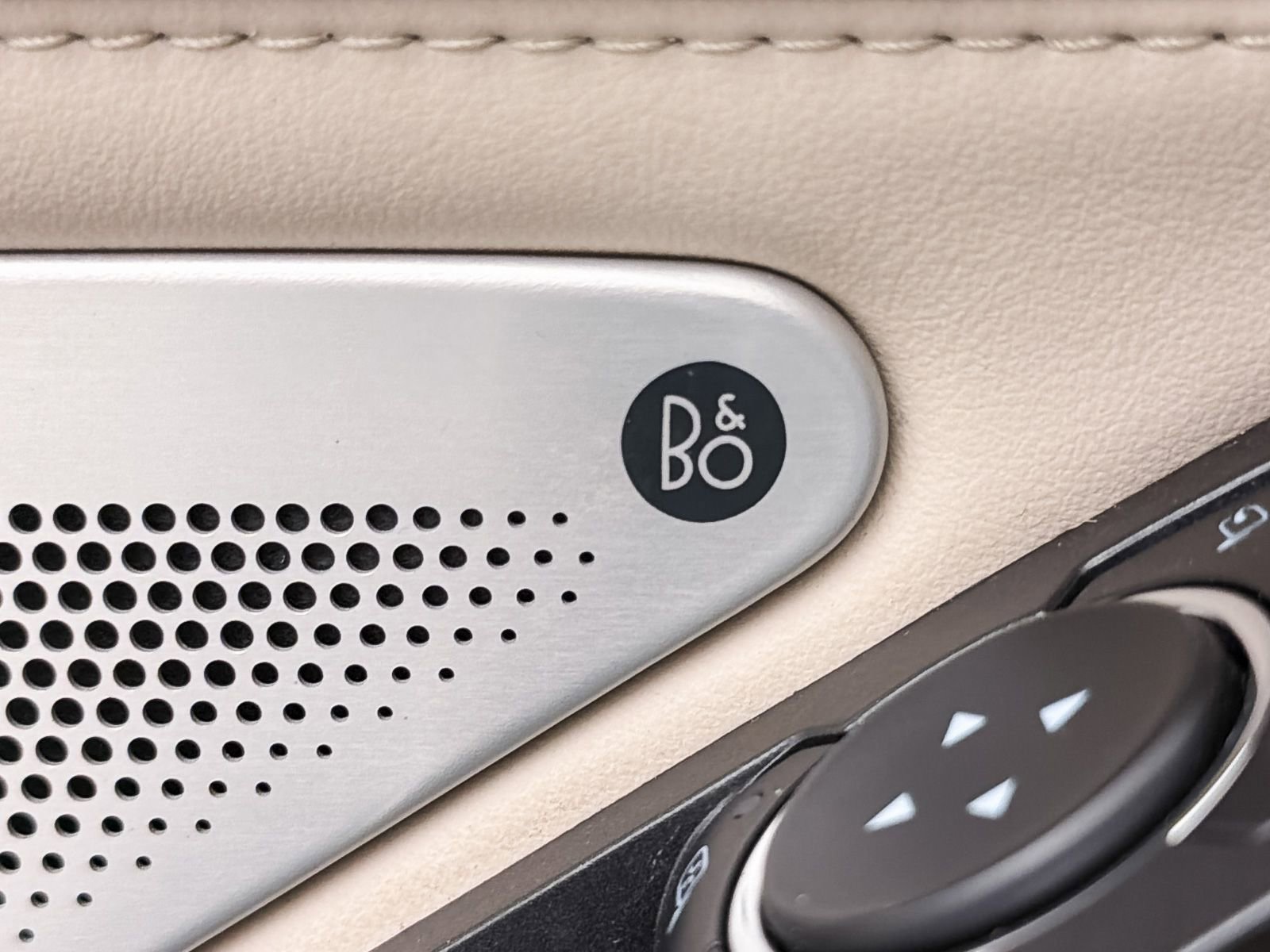 Used 2023 Ford Explorer Platinum w/ Technology Package AWD/4WD image 10