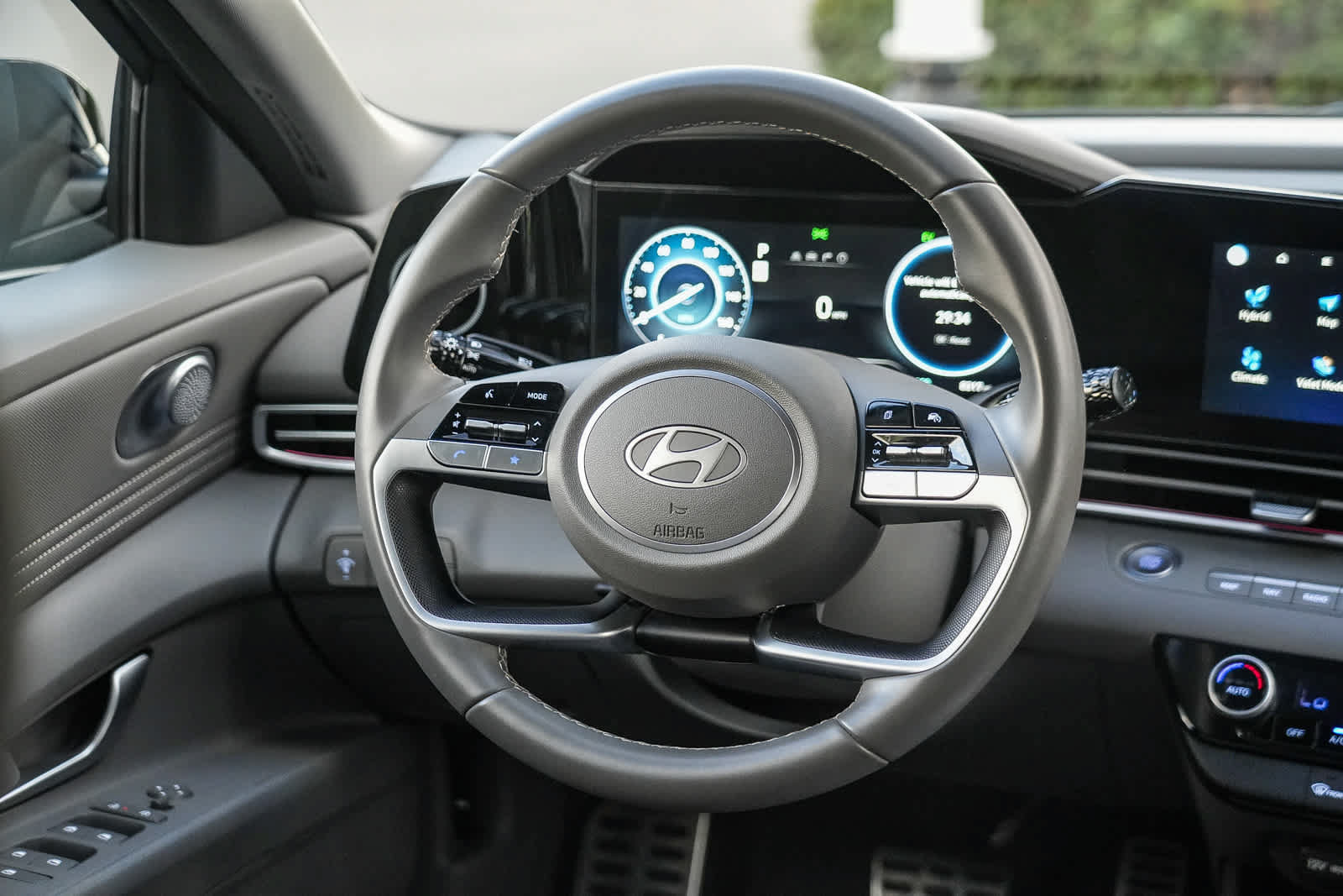 Used 2025 Hyundai Elantra SEL FWD image 15