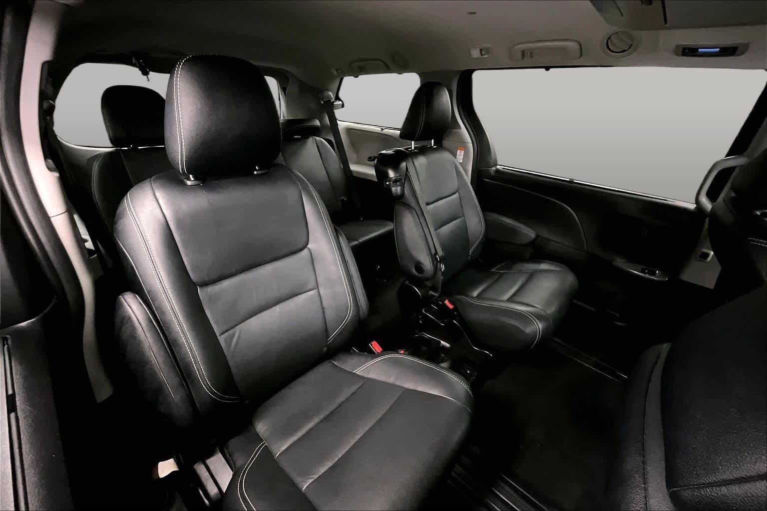 Used 2016 Toyota Sienna SE Premium FWD image 20