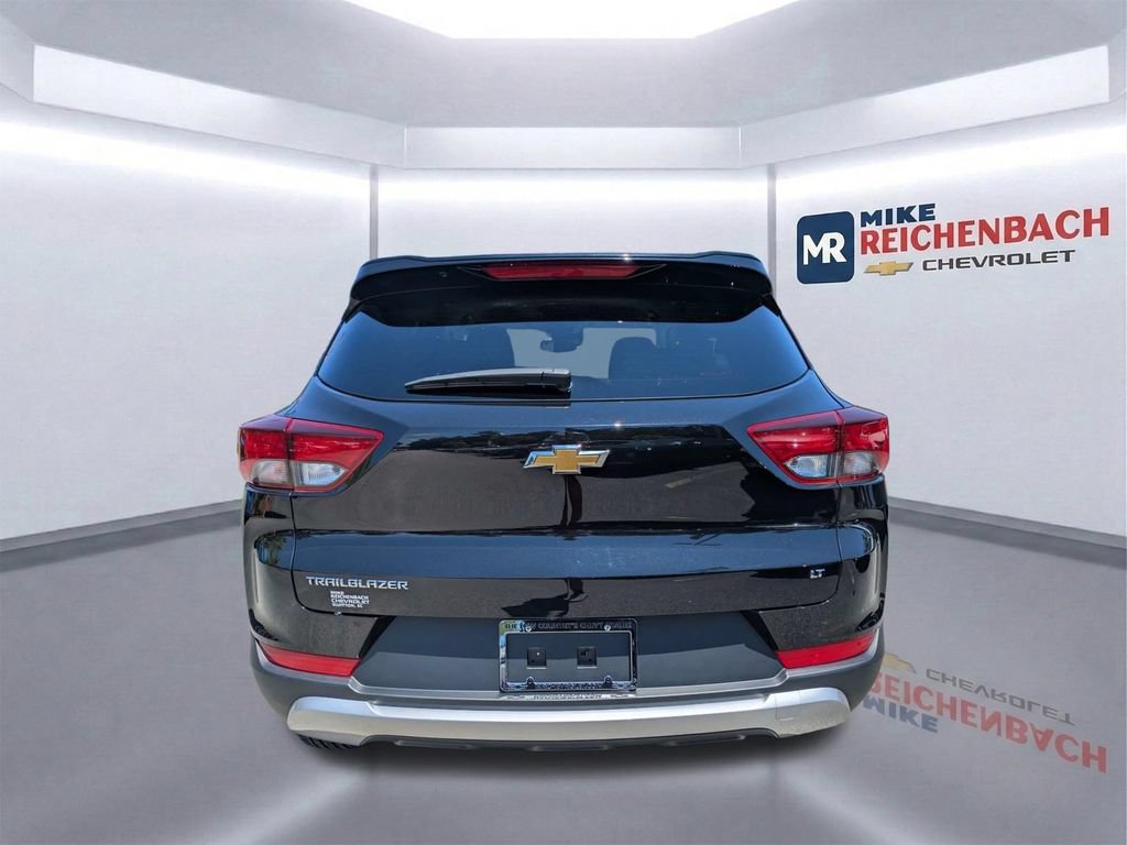 Used 2023 Chevrolet TrailBlazer LT FWD image 5