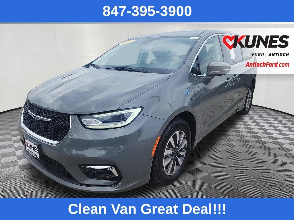 Used 2022 Chrysler Pacifica Touring-L w/ Uconnect Theater Family Group FWD image 4