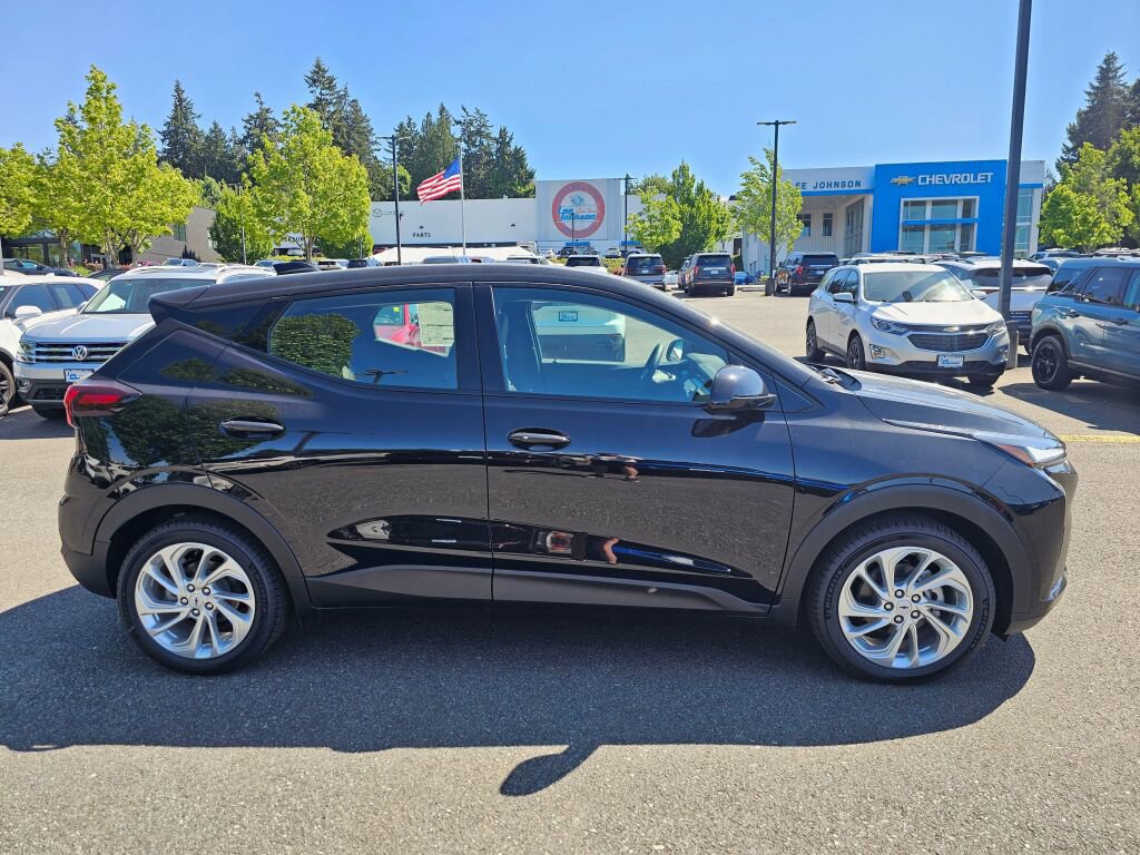 New 2027 Chevrolet Bolt LT w/ Comfort Package FWD image 4
