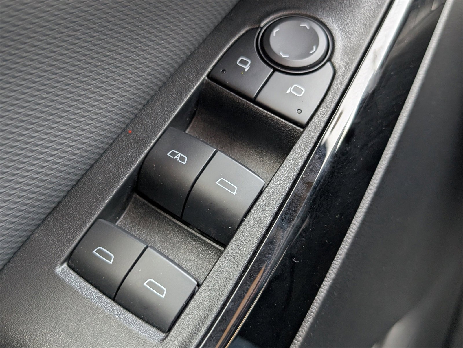 Used 2025 Chevrolet Equinox LT w/ Convenience Package II image 37