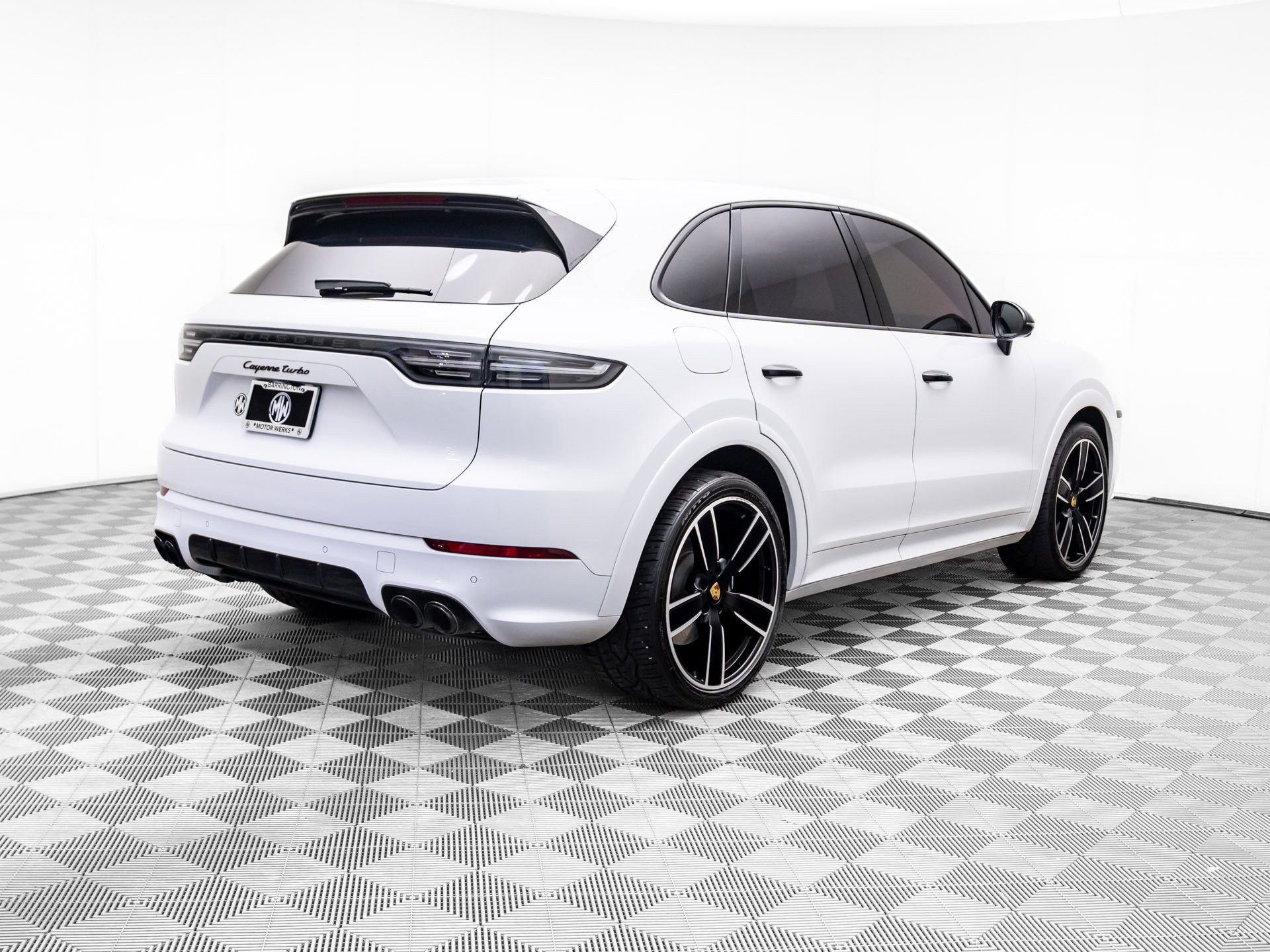 Used 2023 Porsche Cayenne Turbo image 5