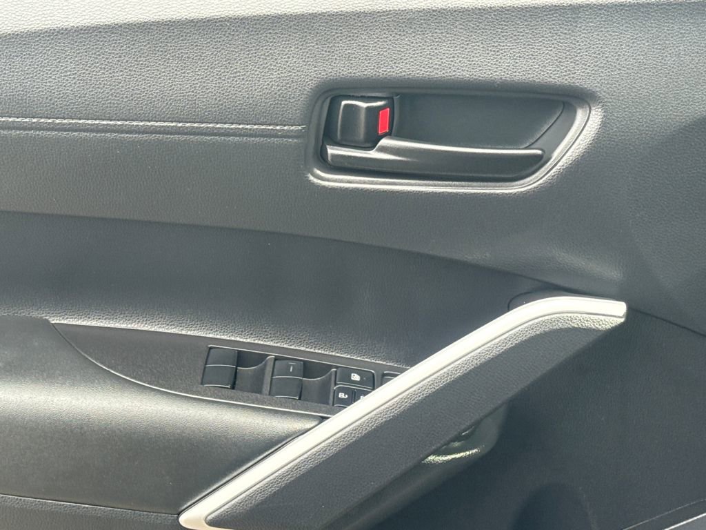 Used 2025 Toyota Corolla Cross LE w/ Moonroof Package image 33
