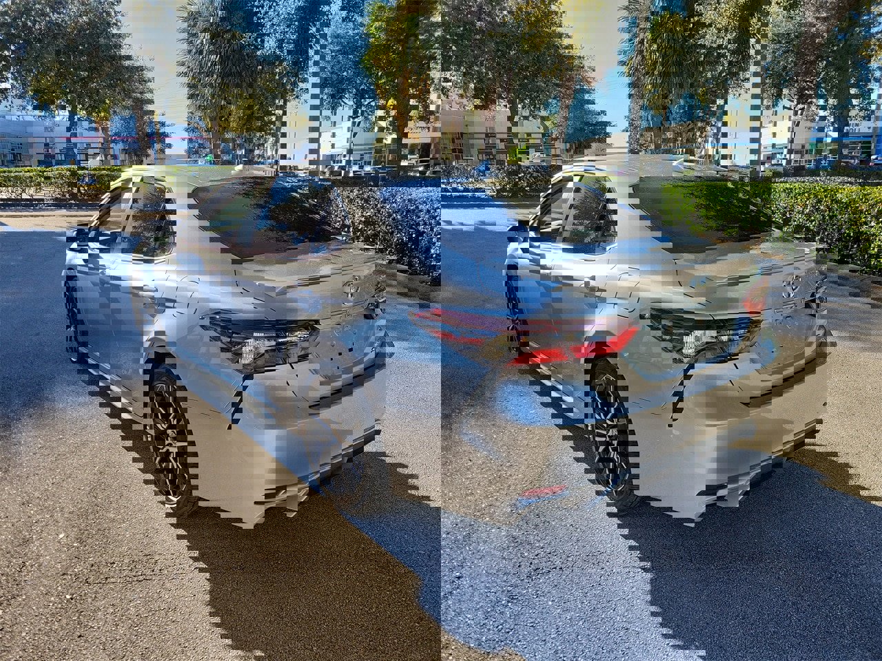 Used 2023 Toyota Camry SE image 4