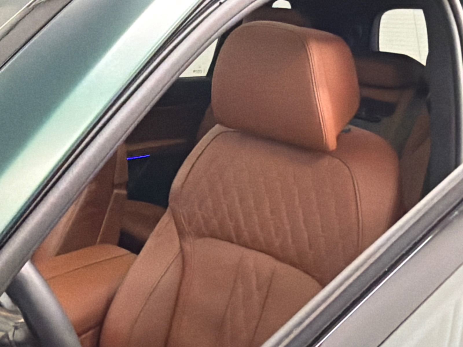 Used 2024 BMW ALPINA XB7 image 24