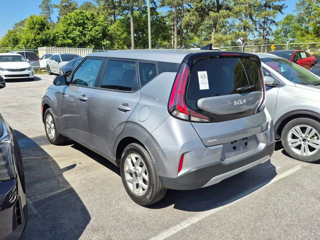 Used 2025 Kia Soul LX w/ LX Technology Package image 2