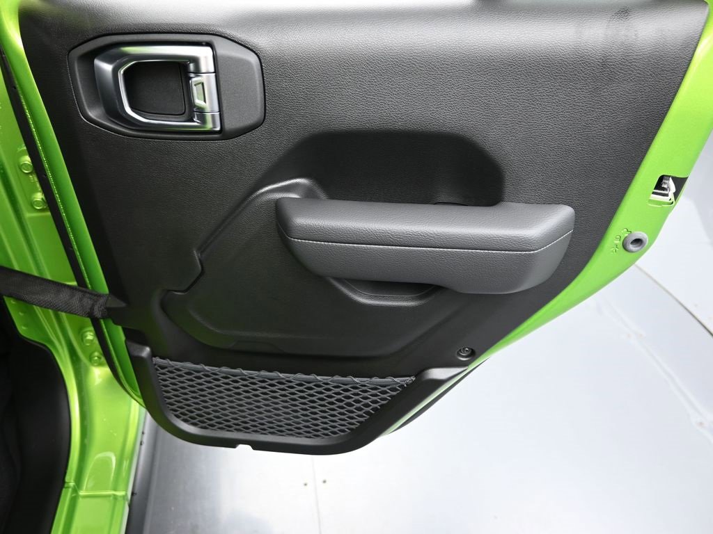 New 2025 Jeep Wrangler Rubicon w/ Technology Group image 16