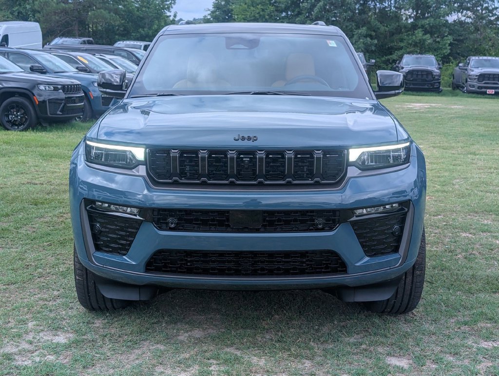 New 2026 Jeep Grand Cherokee Summit w/ Obsidian Package AWD/4WD image 3