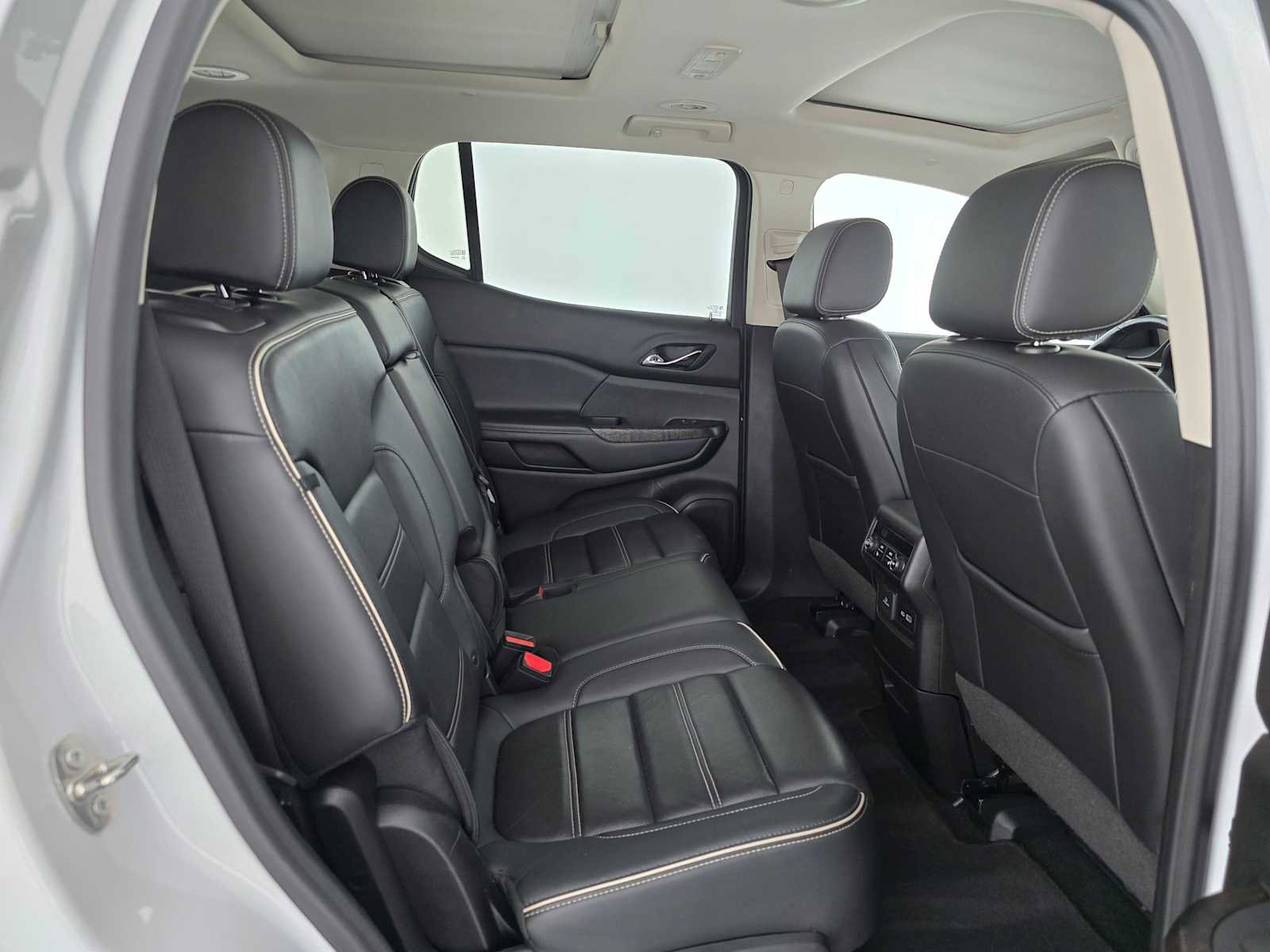 Used 2022 GMC Acadia Denali w/ Denali Ultimate Package image 12