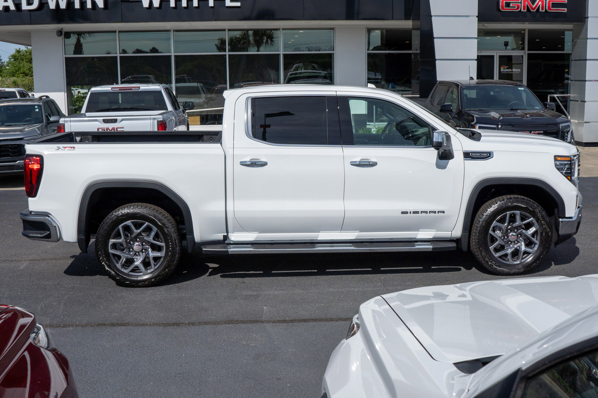 New 2026 GMC Sierra 1500 SLT AWD/4WD image 2