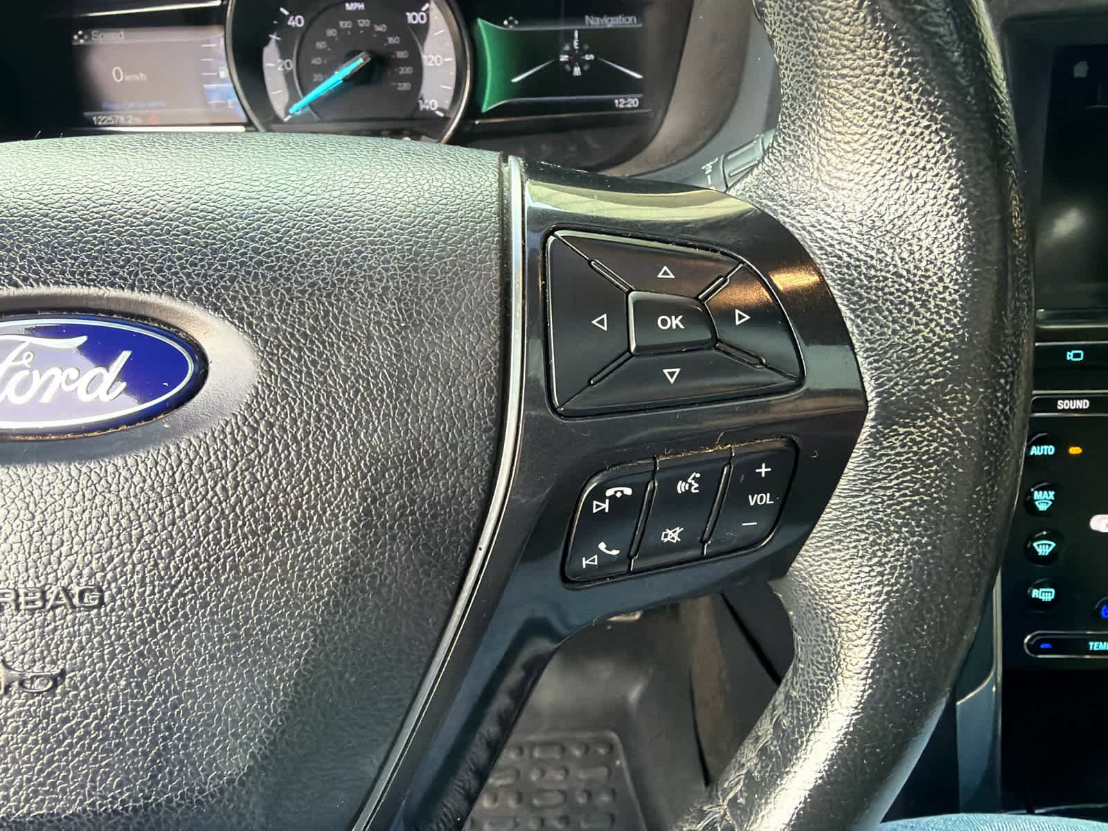 Used 2018 Ford Explorer Limited image 13