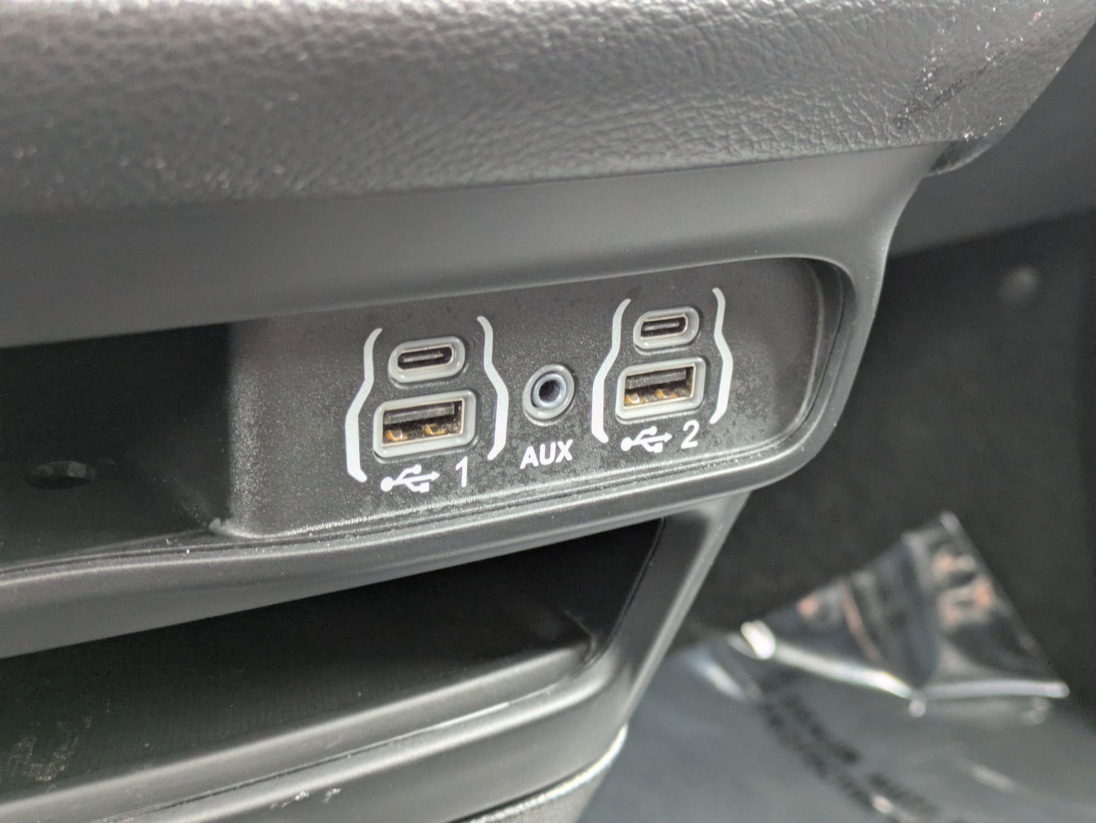 Used 2025 Chrysler Pacifica Select image 28