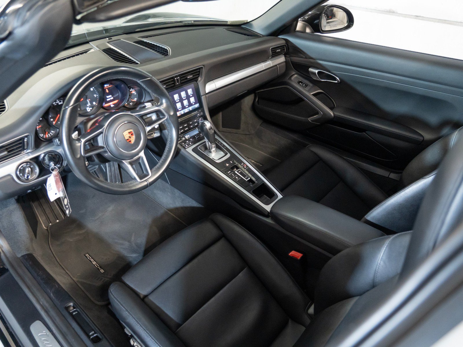 Certified 2018 Porsche 911 Targa 4 AWD/4WD image 4
