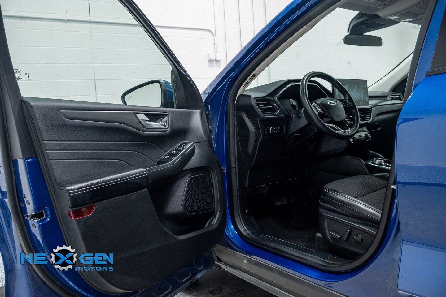 Used 2023 Ford Escape SE image 9