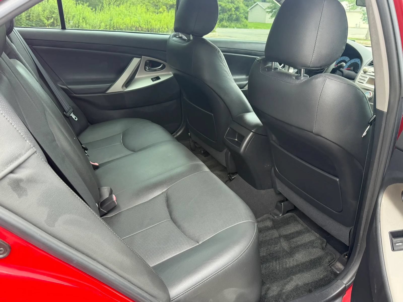Used 2011 Toyota Camry SE w/ SE Extra-Value Pkg #1 FWD image 14