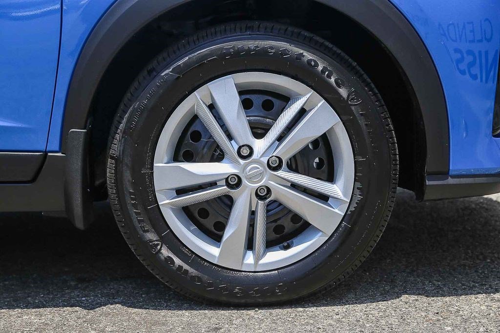 New 2025 Nissan Kicks Play S image 10