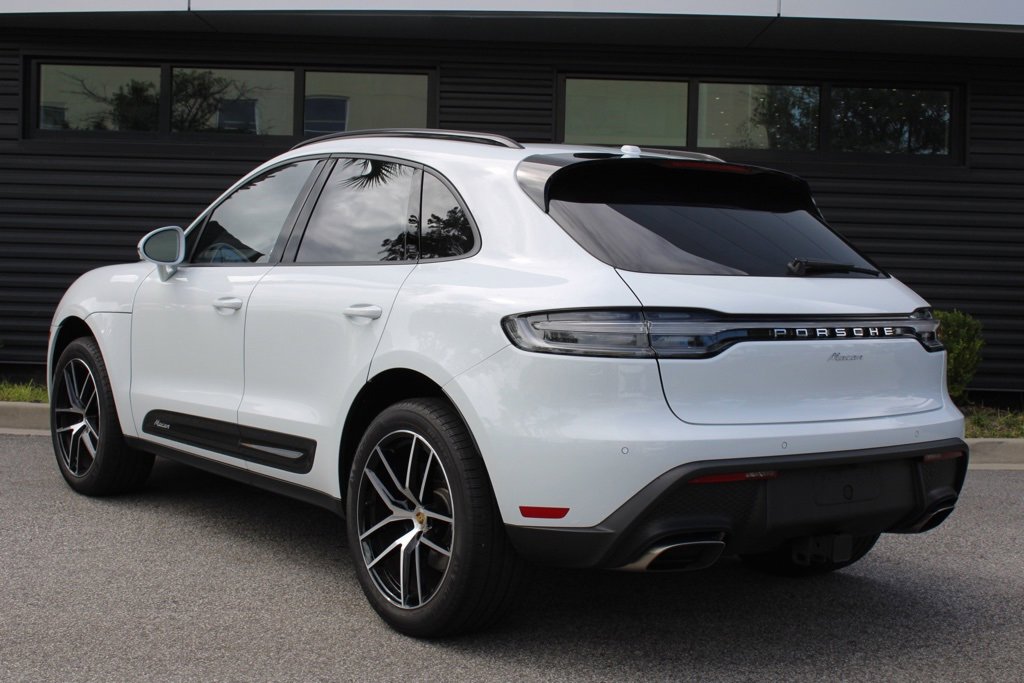 Used 2025 Porsche Macan image 3