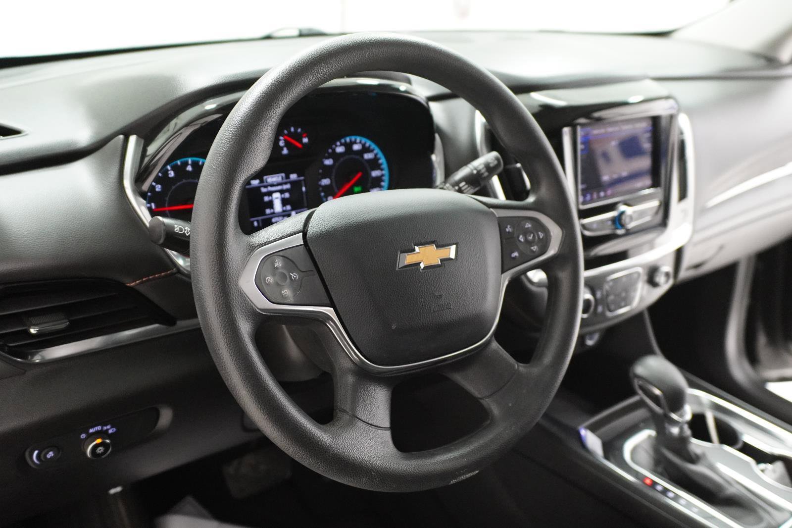Used 2021 Chevrolet Traverse LS FWD image 17