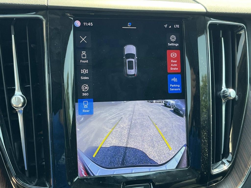 Certified 2023 Volvo XC60 B5 Plus AWD/4WD image 33