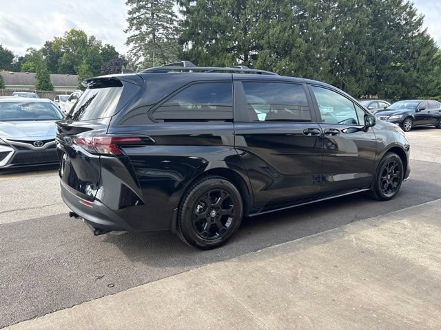 Certified 2025 Toyota Sienna XLE Woodland Edition AWD/4WD image 3