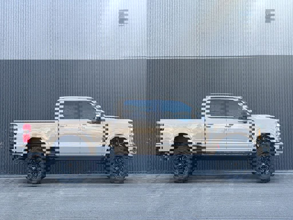 New 2026 Ford F250 Lariat w/ Black Appearance Package image 7