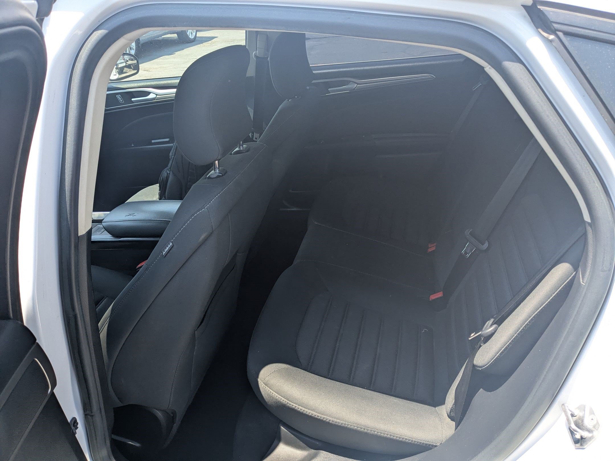 Used 2017 Ford Fusion SE w/ Fusion SE Technology Package FWD image 26