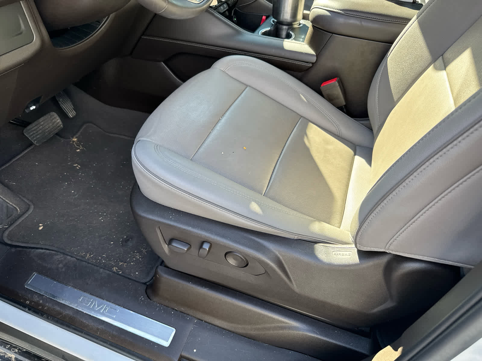 Used 2023 GMC Yukon SLT w/ SLT Premium Package image 7